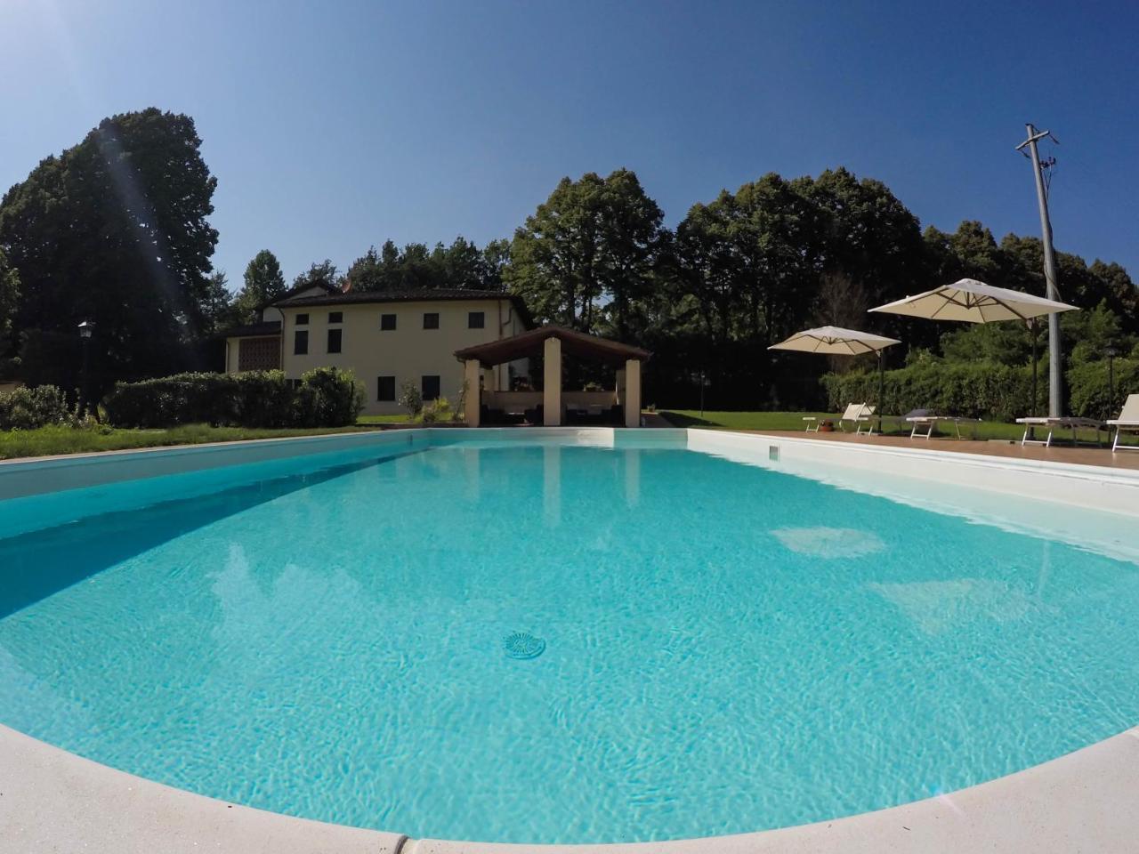 Casale La Fata: Tuscan Hillside Retreat with Independent Apartments Camaiore Exterior photo