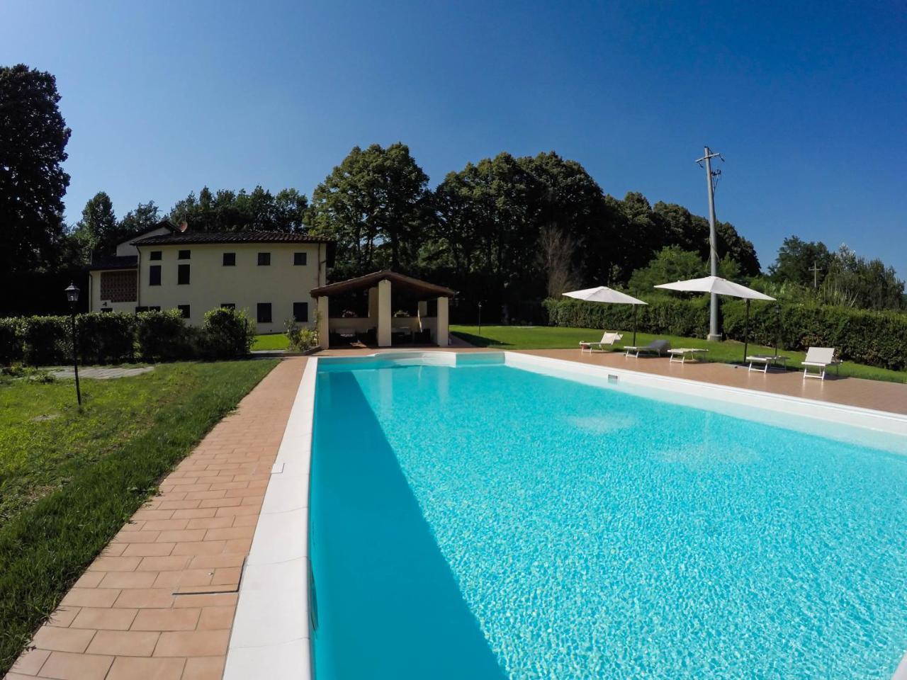 Casale La Fata: Tuscan Hillside Retreat with Independent Apartments Camaiore Exterior photo